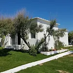 Lilium Hotel *